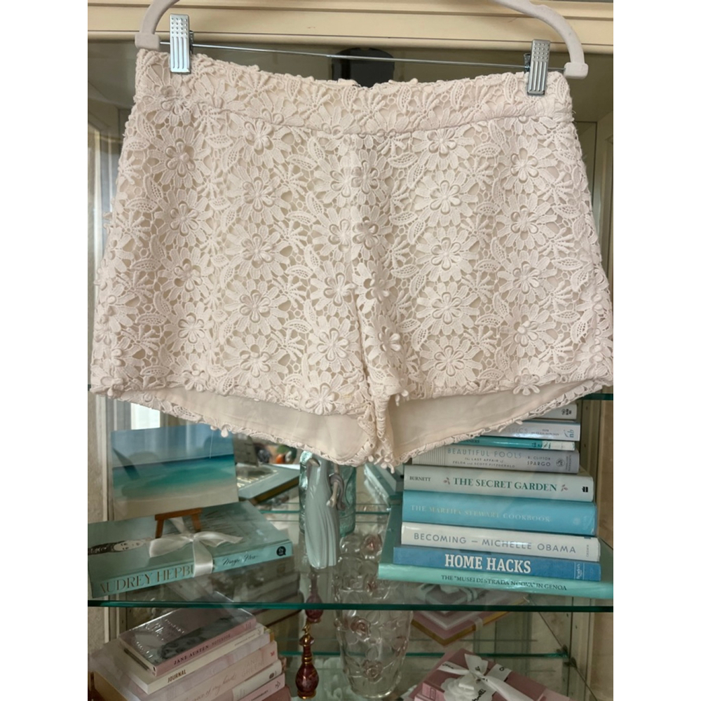 Women's Alice + Olivia Beige Lace High Waist Shorts 8
